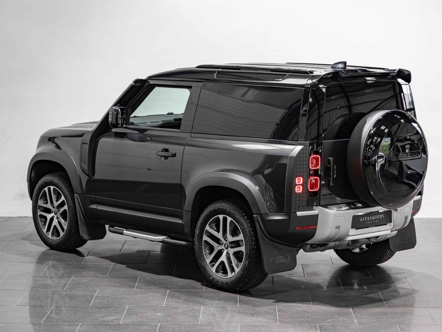 Used Land Rover Defender 2023 for sale - 76996457: Photo 6