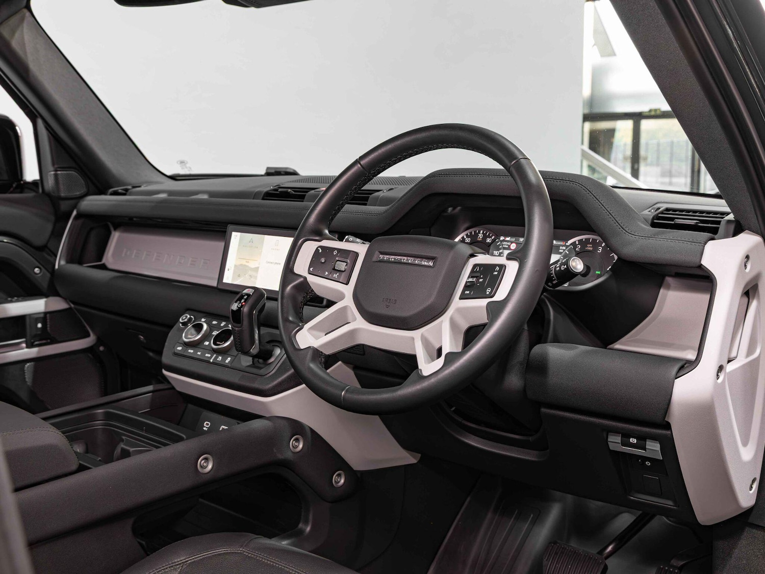 Used Land Rover Defender 2023 for sale - 76996457: Photo 8