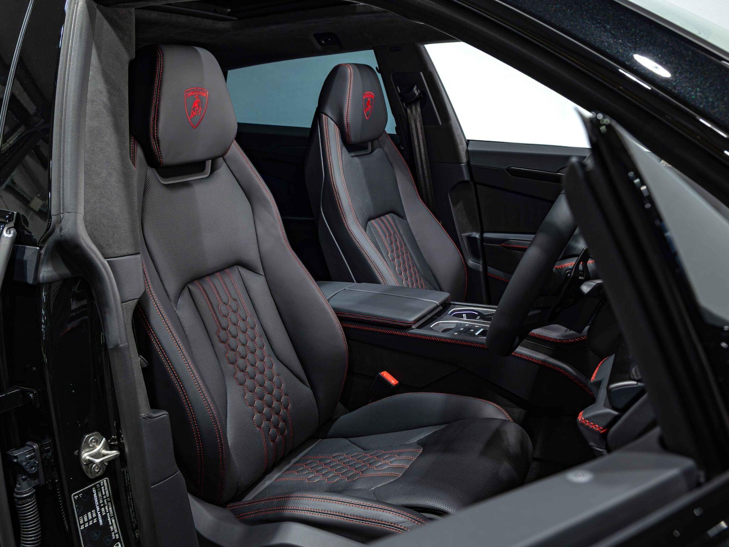 Used Lamborghini Urus 2025 for sale - 77142918: Photo 2