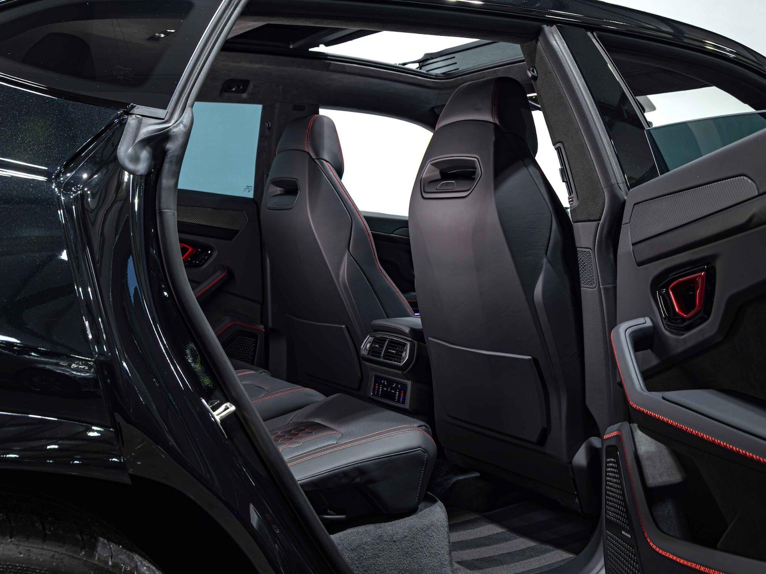 Used Lamborghini Urus 2025 for sale - 77142918: Photo 30