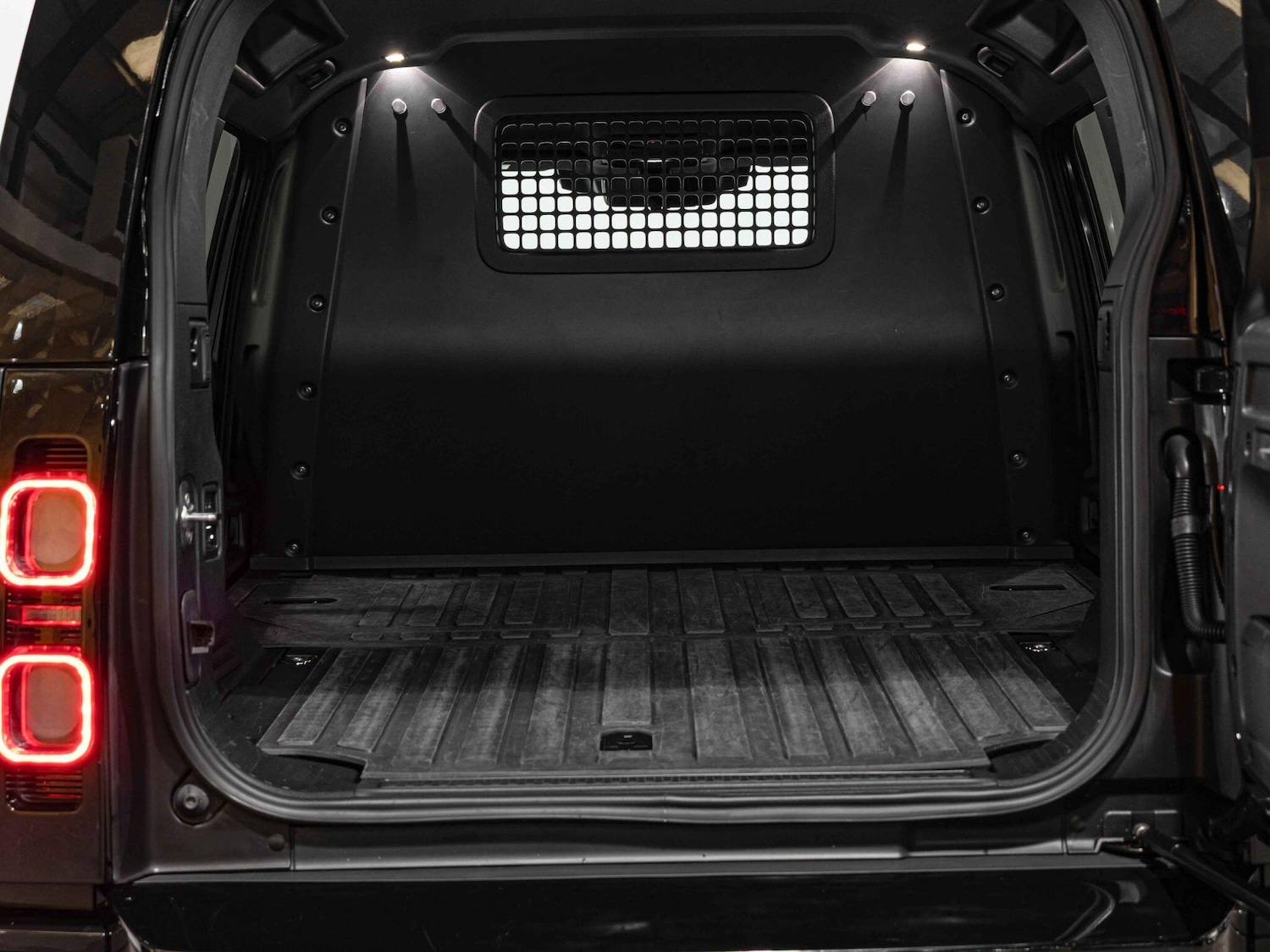 Used Land Rover Defender 110 for sale - 76513466: Photo 32