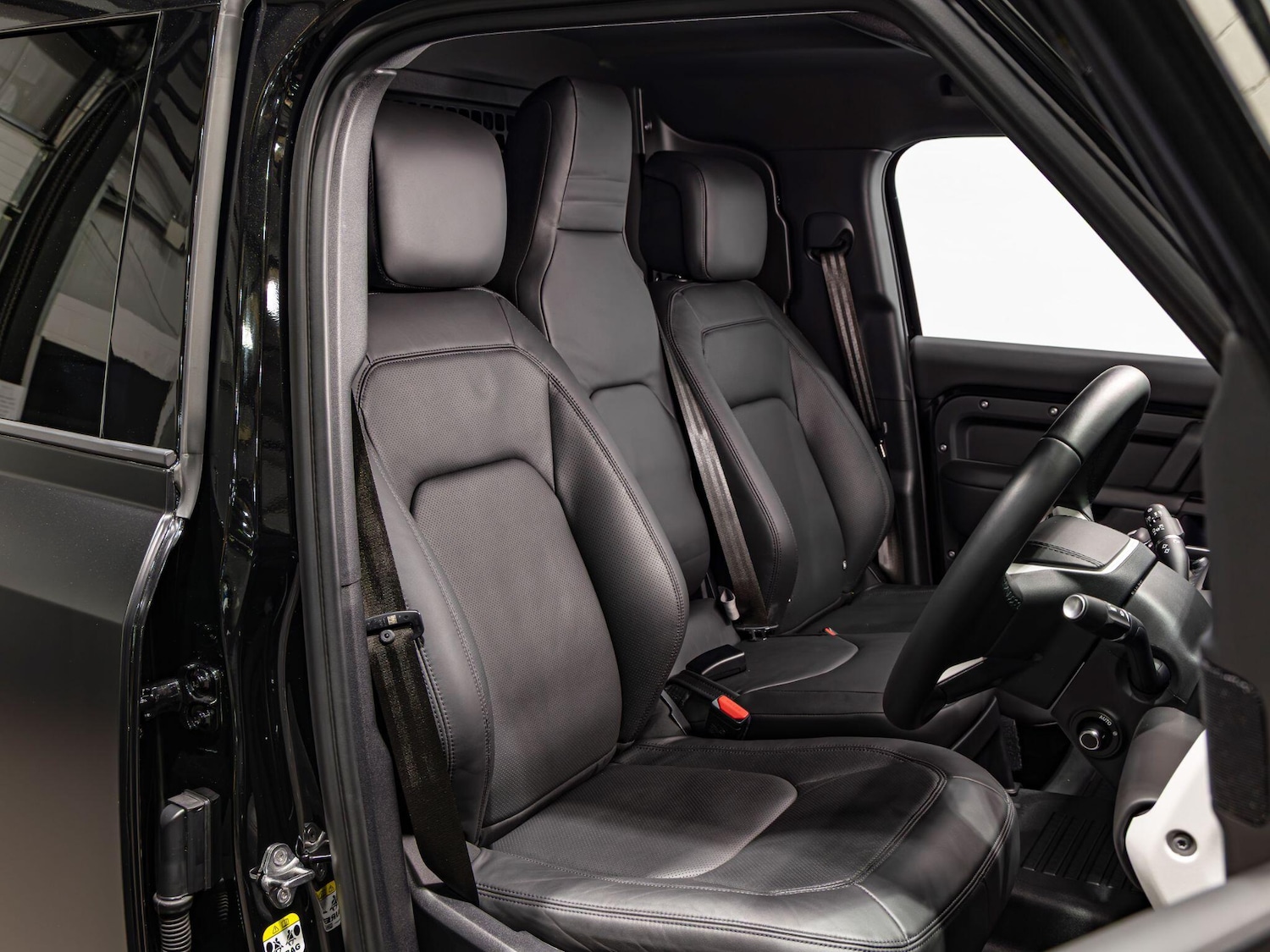 Used Land Rover Defender 110 2024 for sale - 77386563: Photo 2