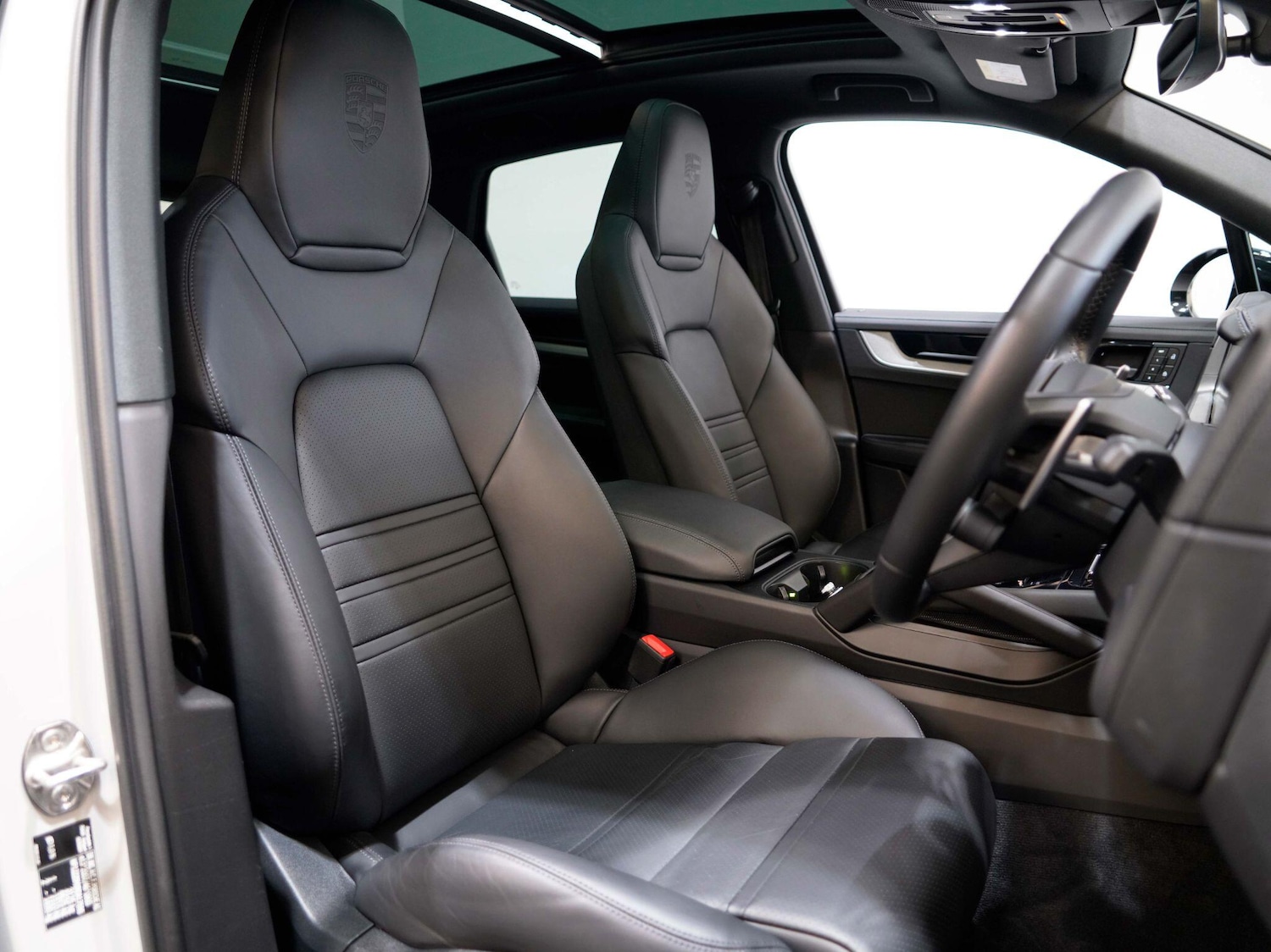 Used Porsche Cayenne for sale - 76839741: Photo 2