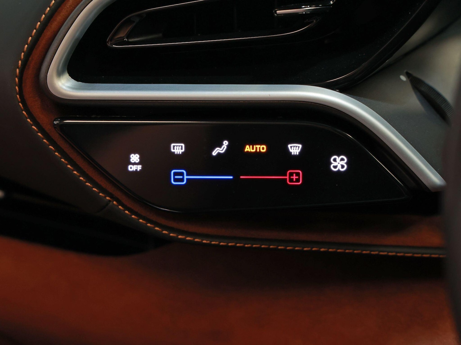 Used Ferrari 296 GTS 2025 for sale - 76832538: Photo 15