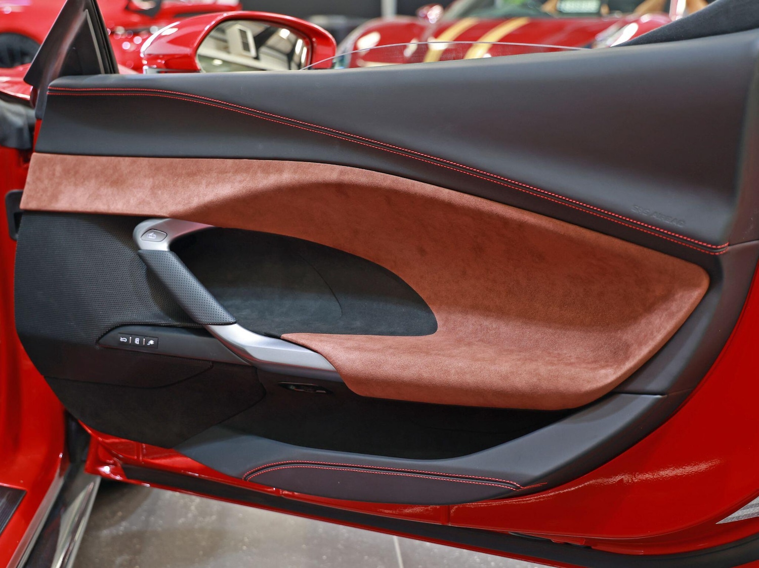 Used Ferrari 296 GTS 2025 for sale - 76832538: Photo 22