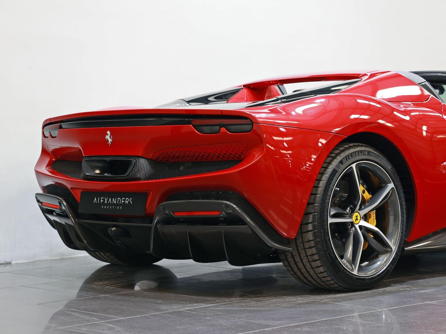 Used Ferrari 296 GTS 2025 for sale - 76832538: Photo 30