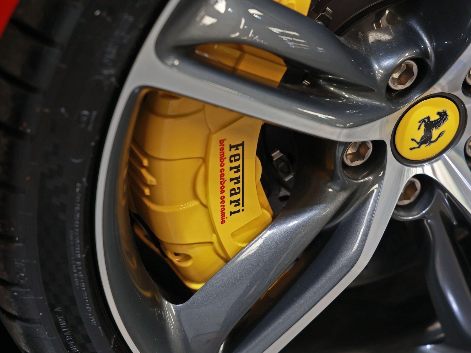 Used Ferrari 296 GTS 2025 for sale - 76832538: Photo 37