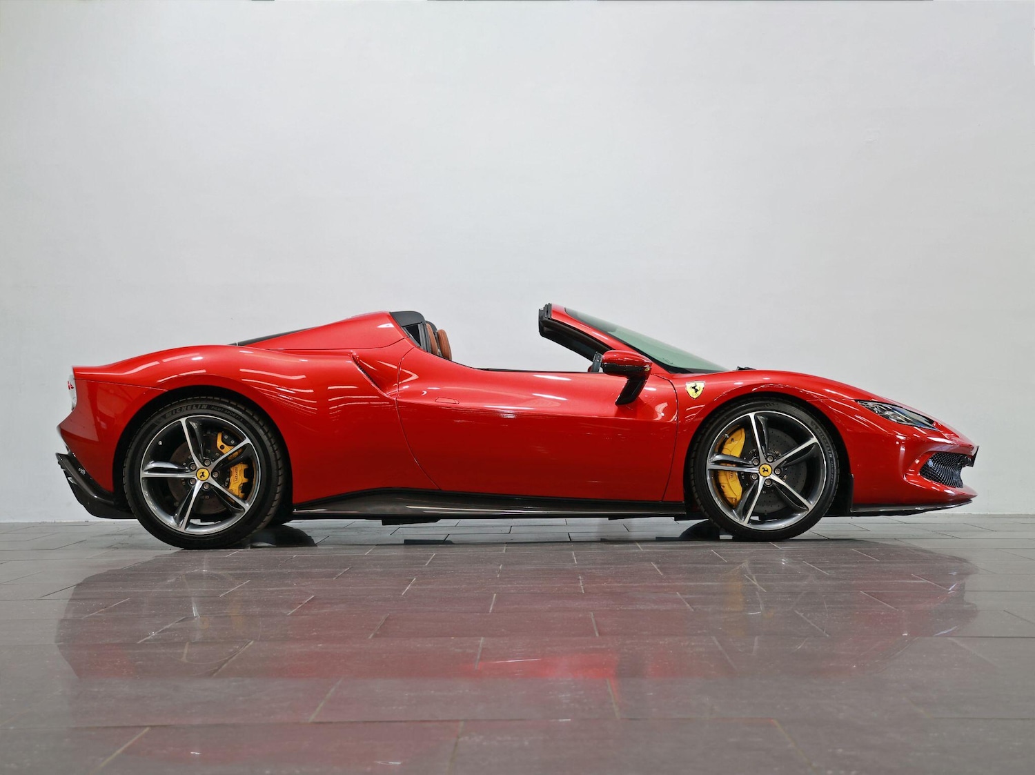 Used Ferrari 296 GTS 2025 for sale - 76832538: Photo 5