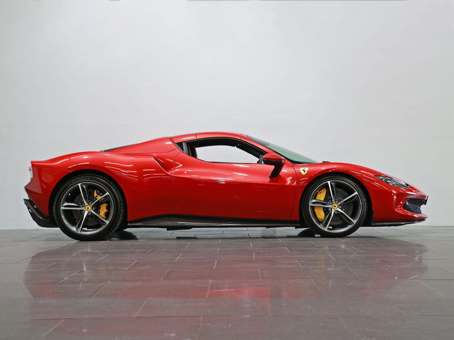 Used Ferrari 296 GTS 2025 for sale - 76832538: Photo 6