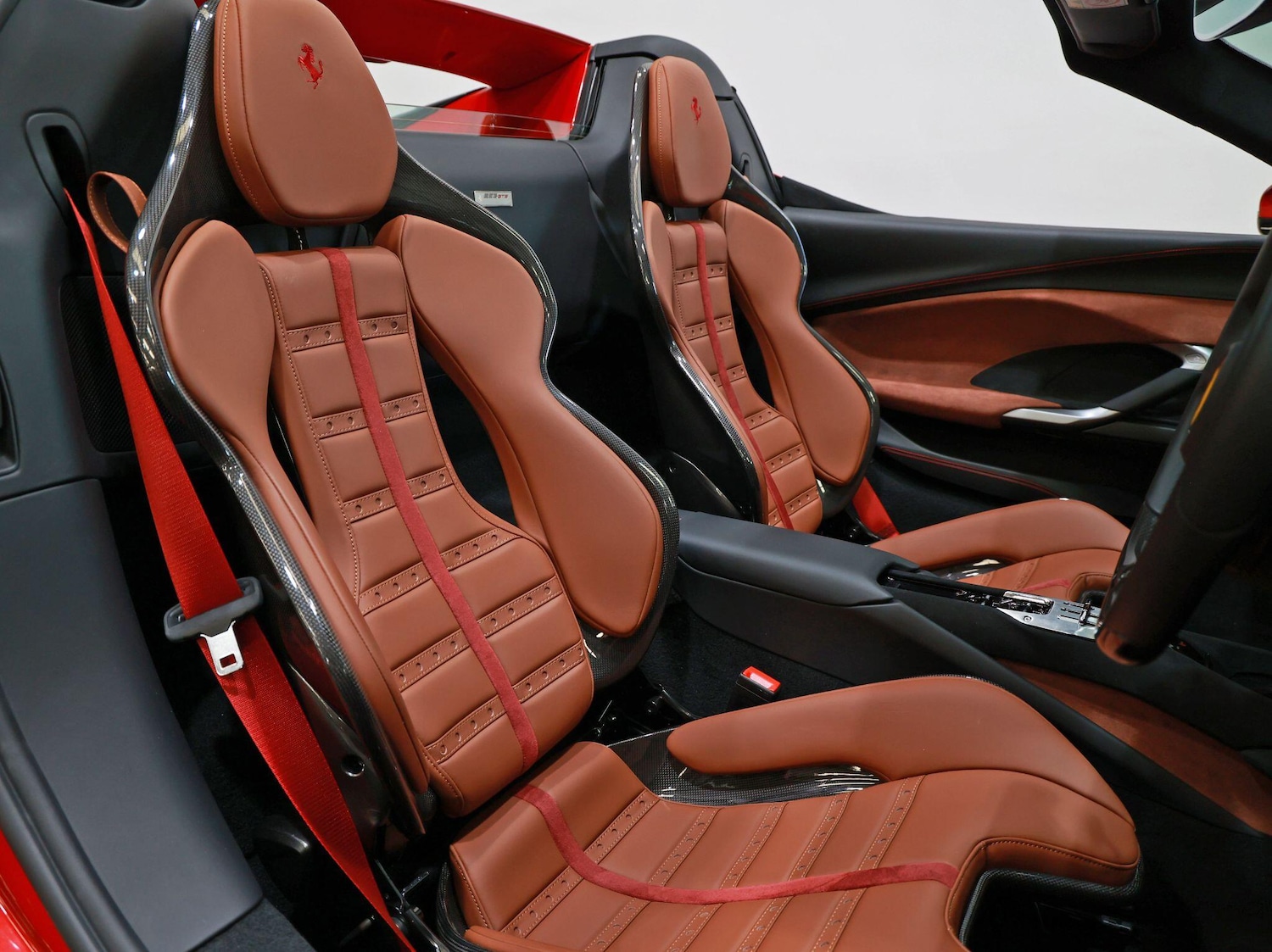 Used Ferrari 296 GTS 2025 for sale - 76832538: Photo 8