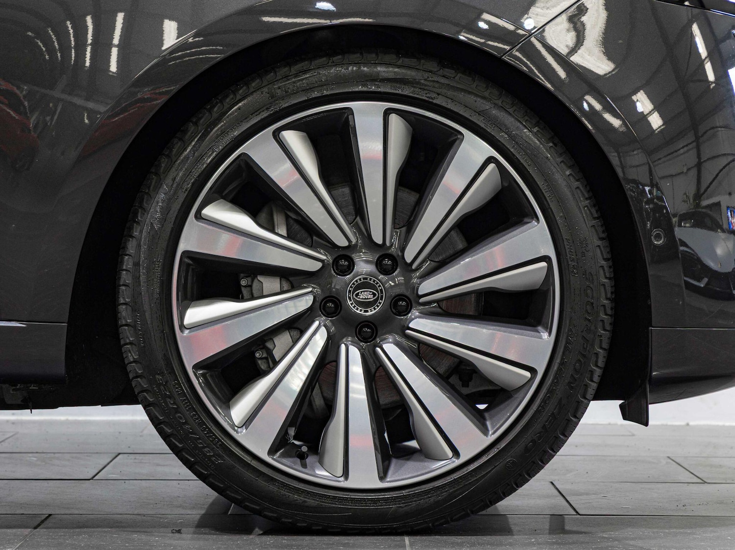 Used Land Rover Range Rover 2024 for sale - 76997162: Photo 3