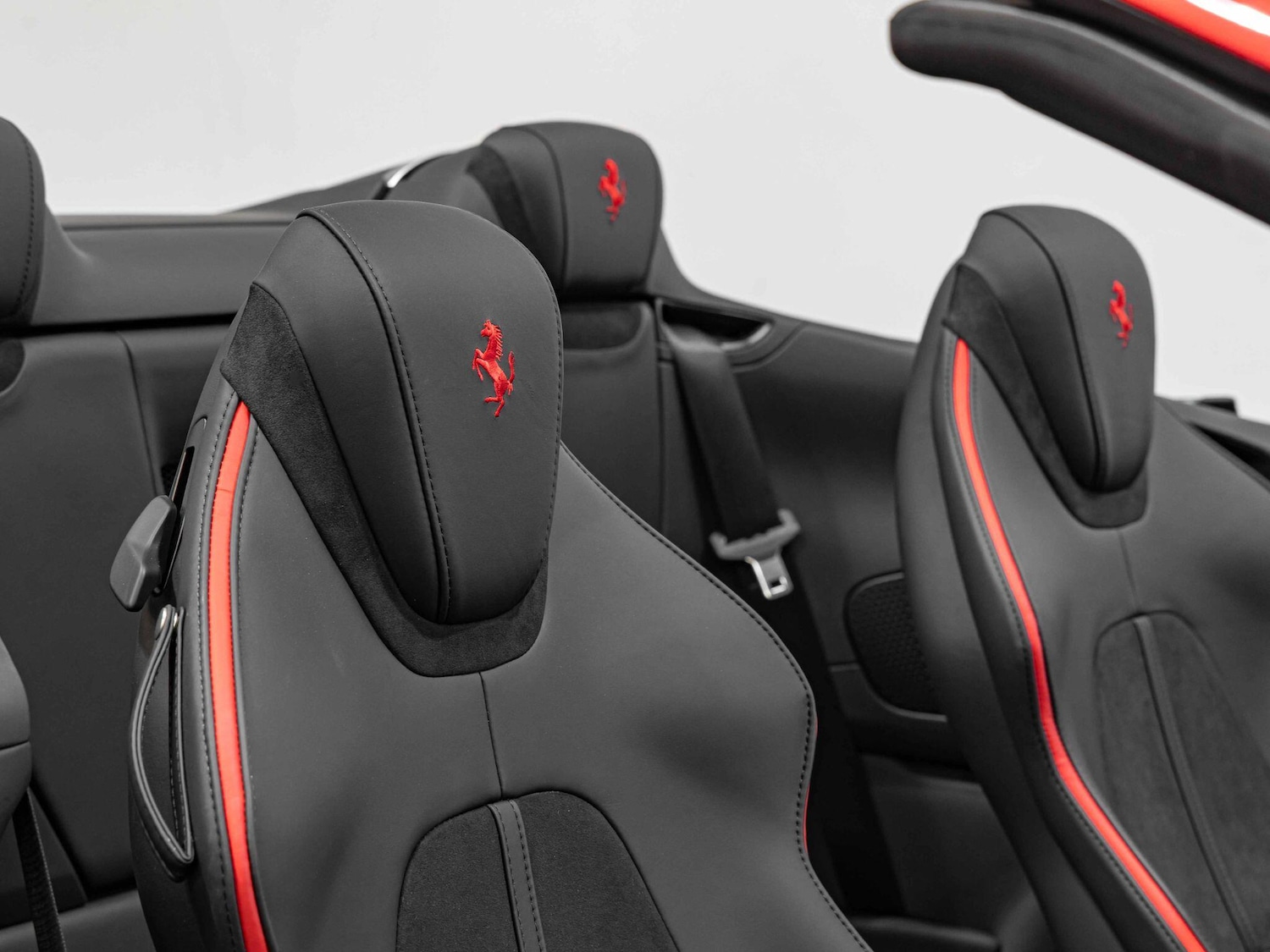 Used Ferrari Roma 2025 for sale - 76549634: Photo 2