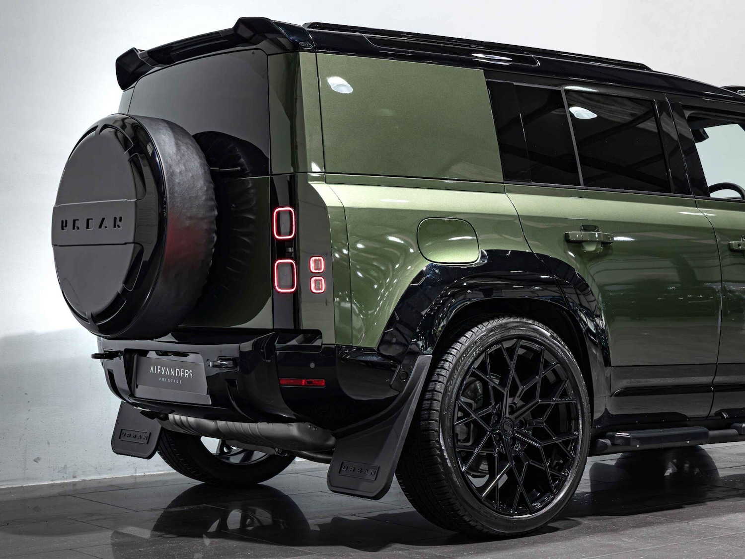 Used Land Rover Defender 110 2025 for sale - 77215941: Photo 13