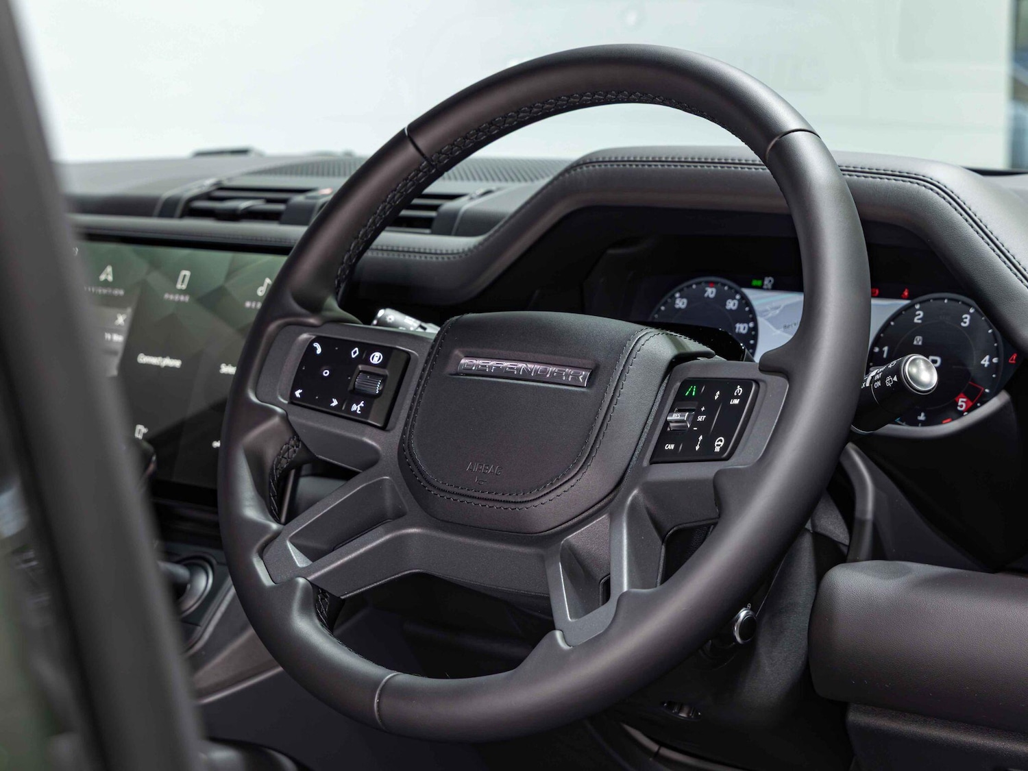 Used Land Rover Defender 110 2025 for sale - 77215941: Photo 18