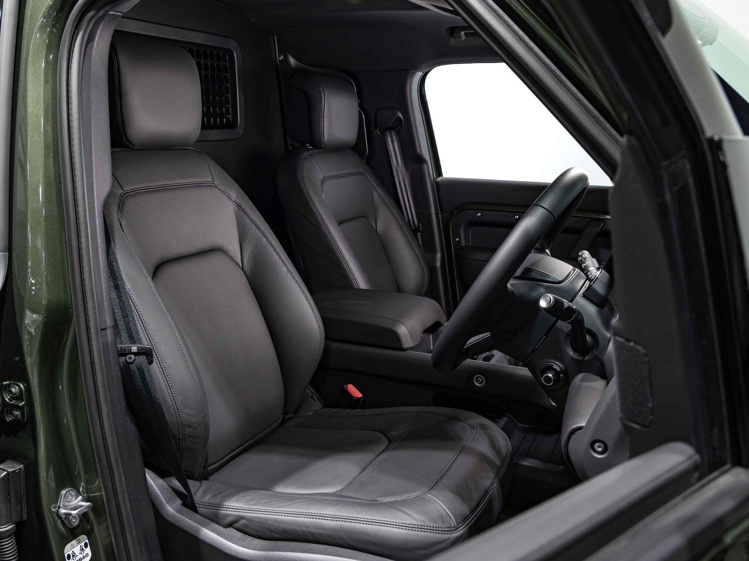 Used Land Rover Defender 110 2025 for sale - 77215941: Photo 2