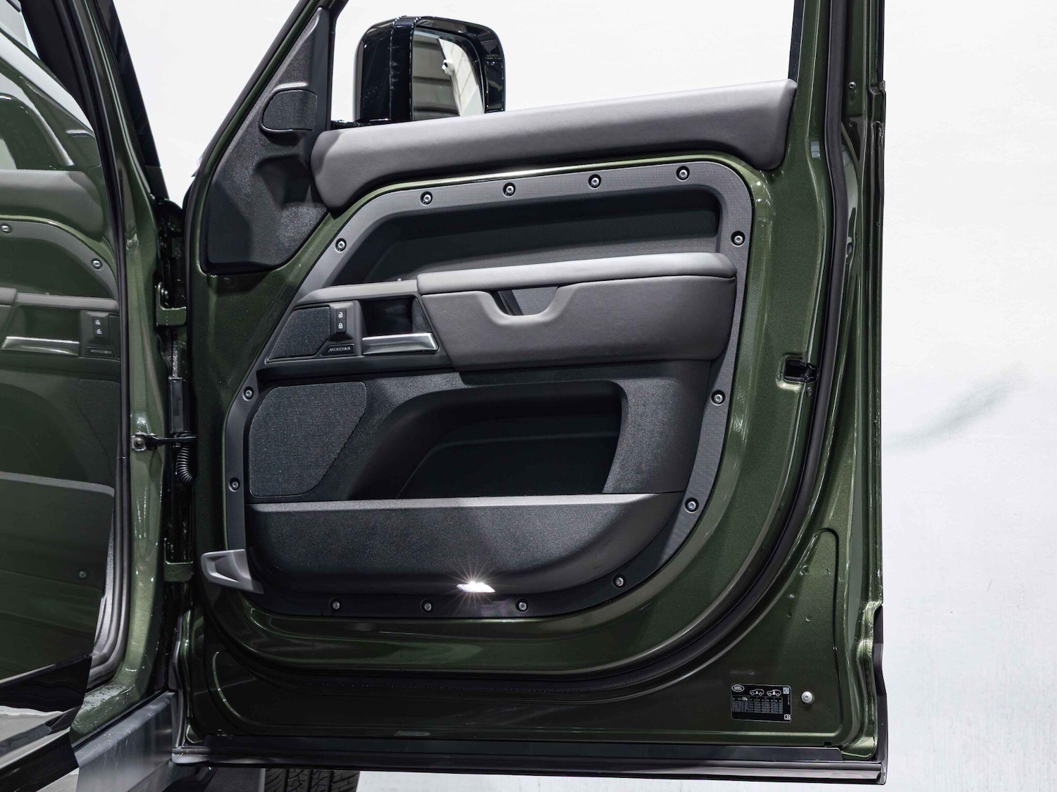 Used Land Rover Defender 110 2025 for sale - 77215941: Photo 25