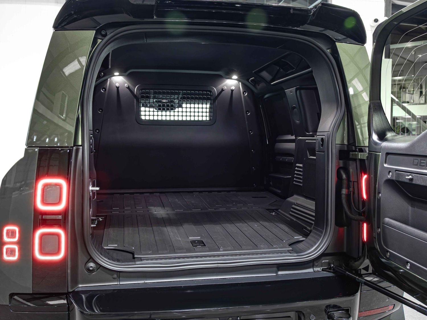 Used Land Rover Defender 110 2025 for sale - 77215941: Photo 27