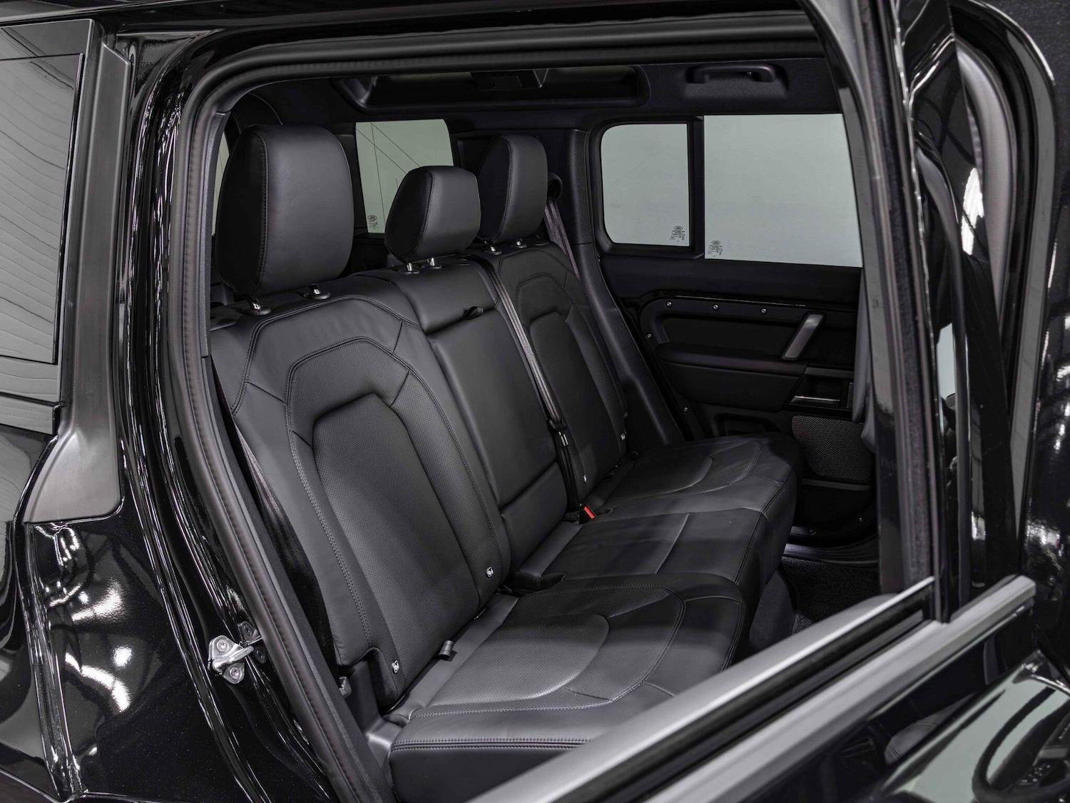 Used Land Rover Defender 2024 for sale - 77155792: Photo 17