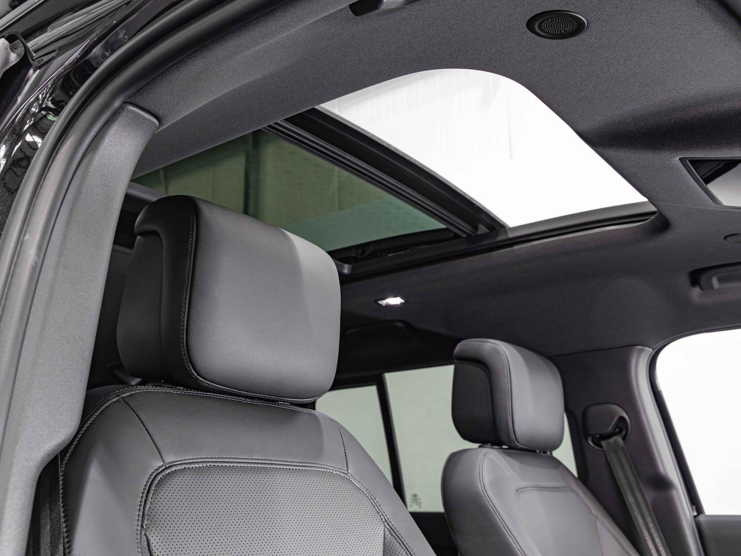 Used Land Rover Defender 2024 for sale - 77155792: Photo 2