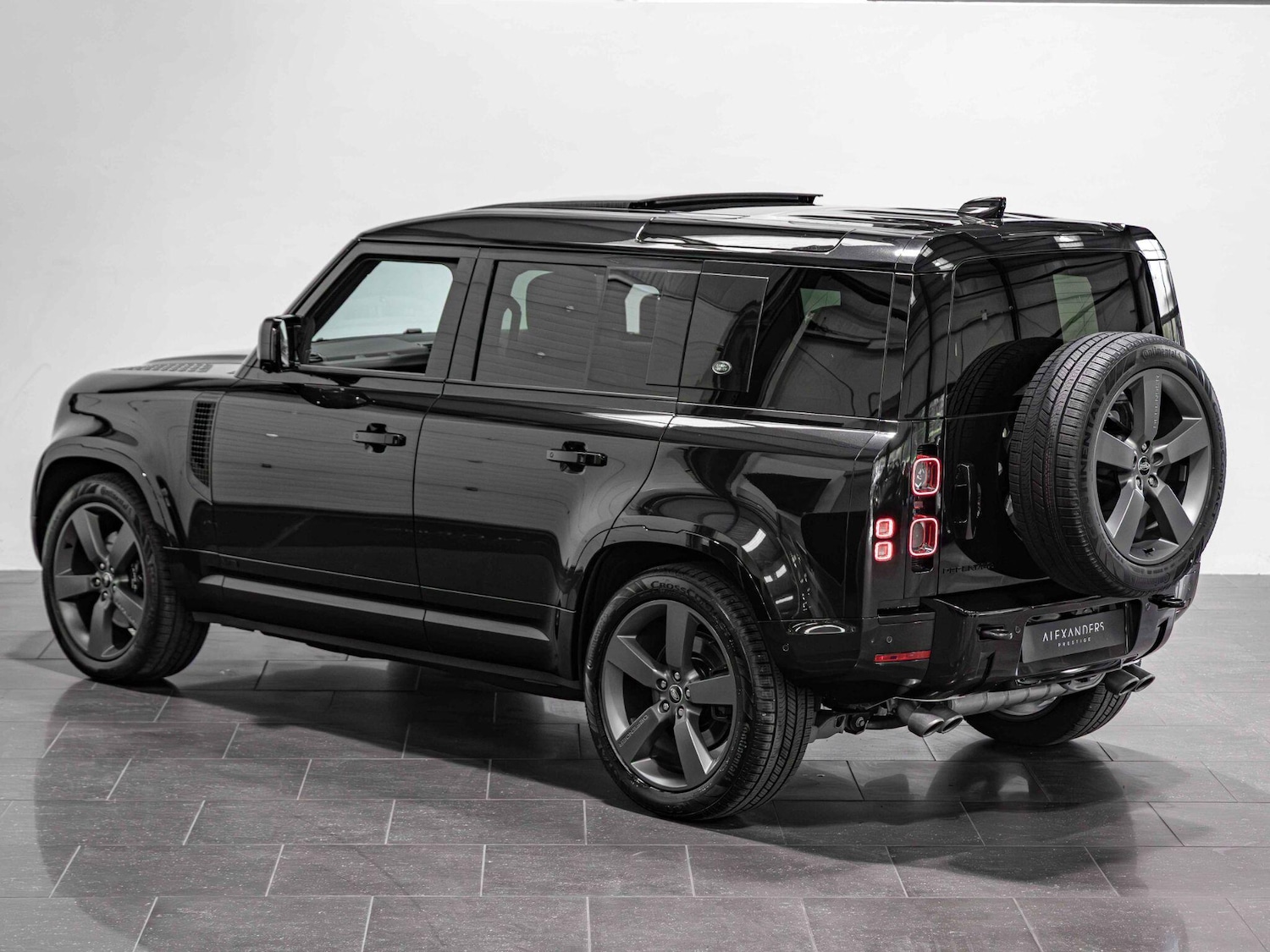 Used Land Rover Defender 2024 for sale - 77155792: Photo 6