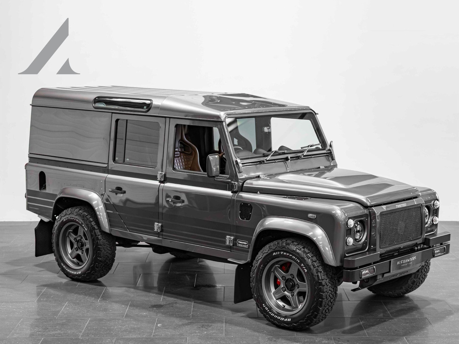 Used Land Rover Defender 110 2016 for sale - 76138732: Photo 1