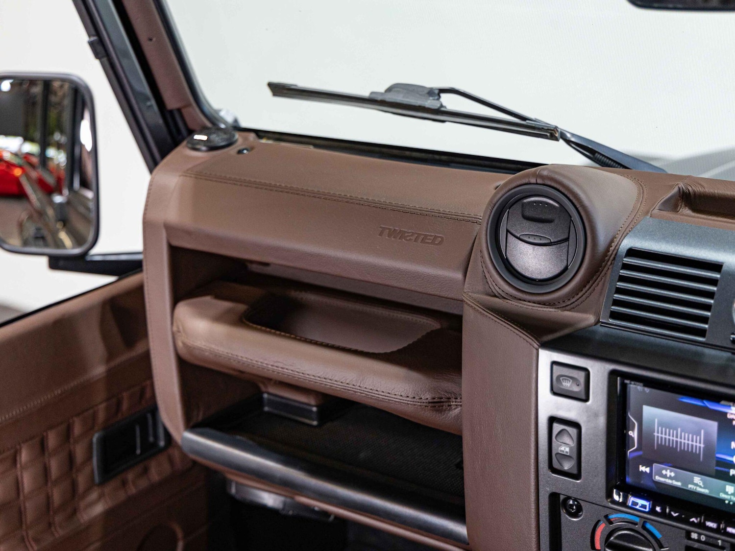 Used Land Rover Defender 110 2016 for sale - 76138732: Photo 11