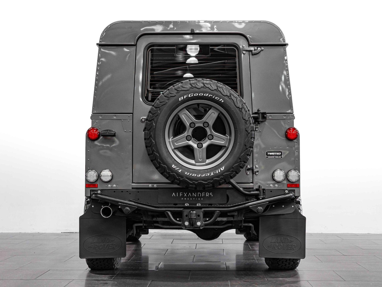 Used Land Rover Defender 110 2016 for sale - 76138732: Photo 31