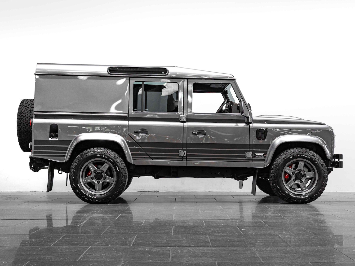 Used Land Rover Defender 110 2016 for sale - 76138732: Photo 5