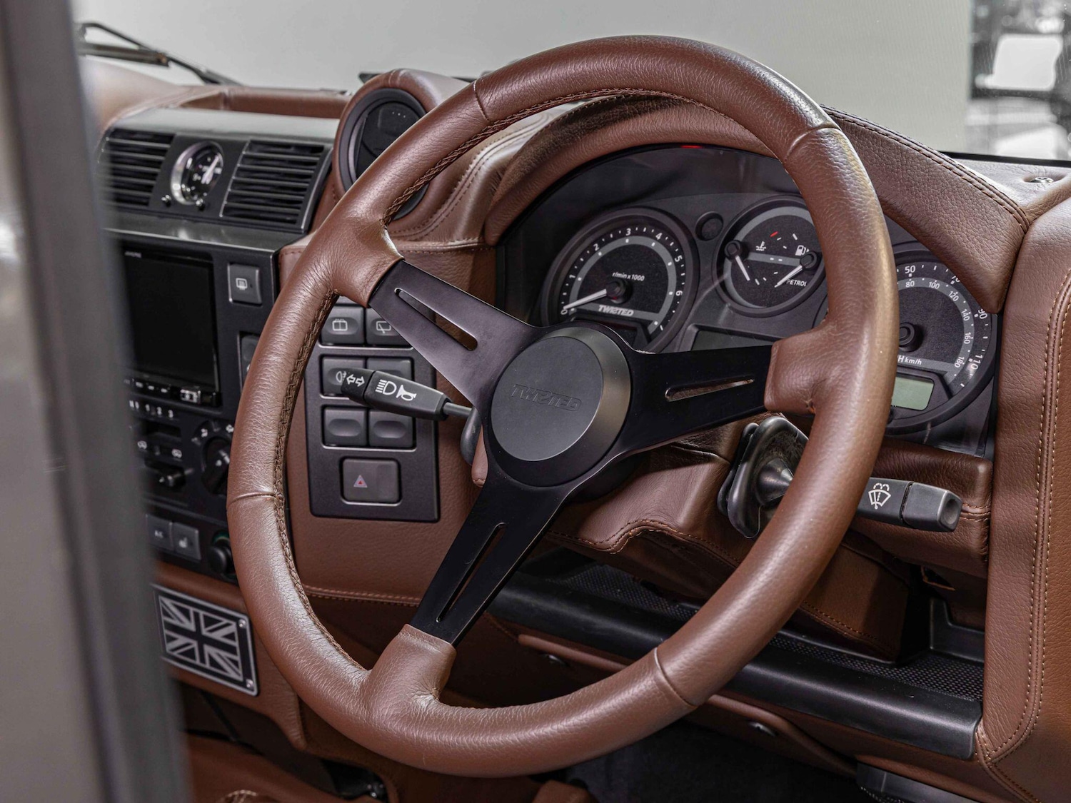 Used Land Rover Defender 110 2016 for sale - 76138732: Photo 8