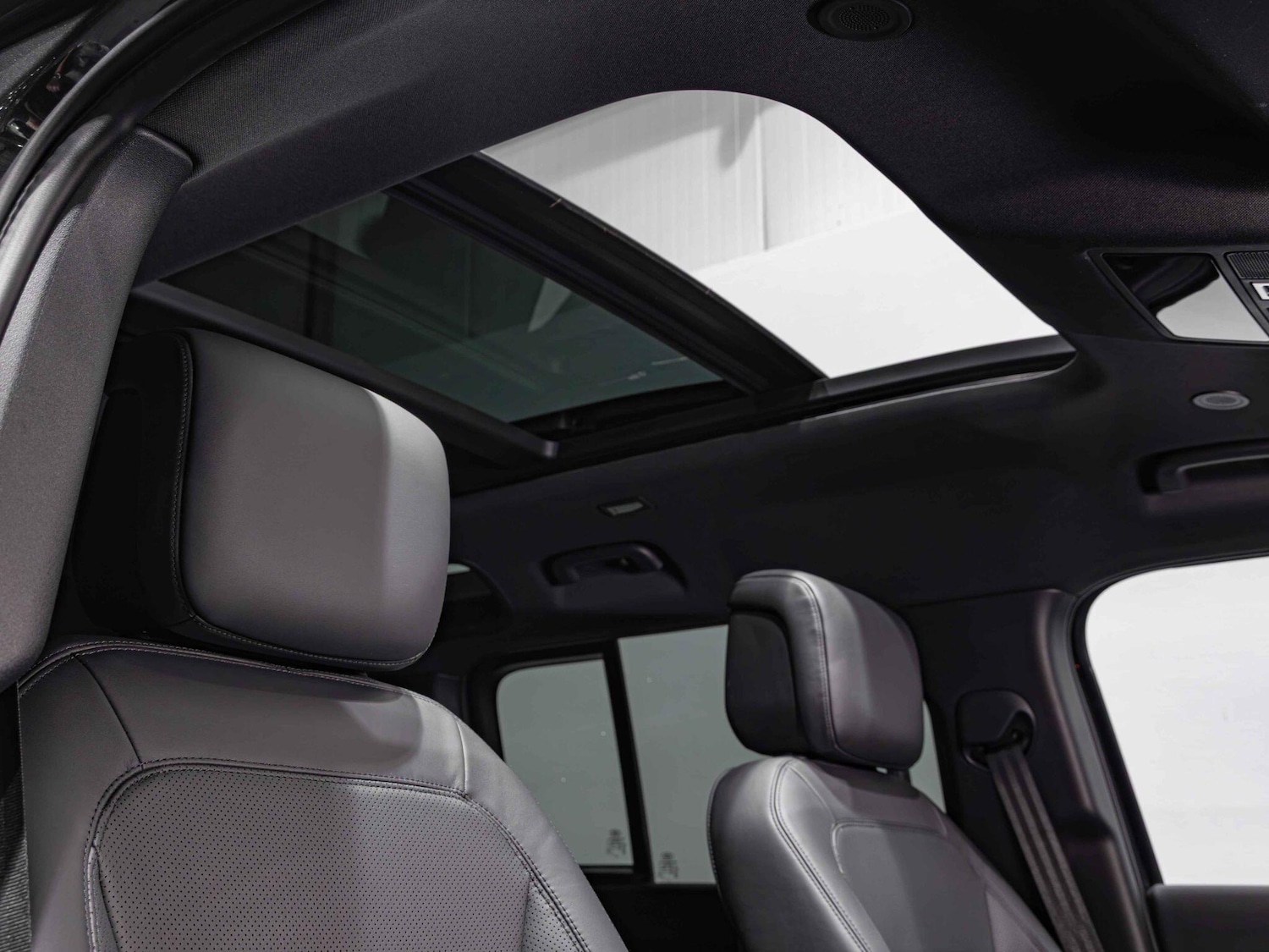 Used Land Rover Defender 110 2024 for sale - 77015284: Photo 2