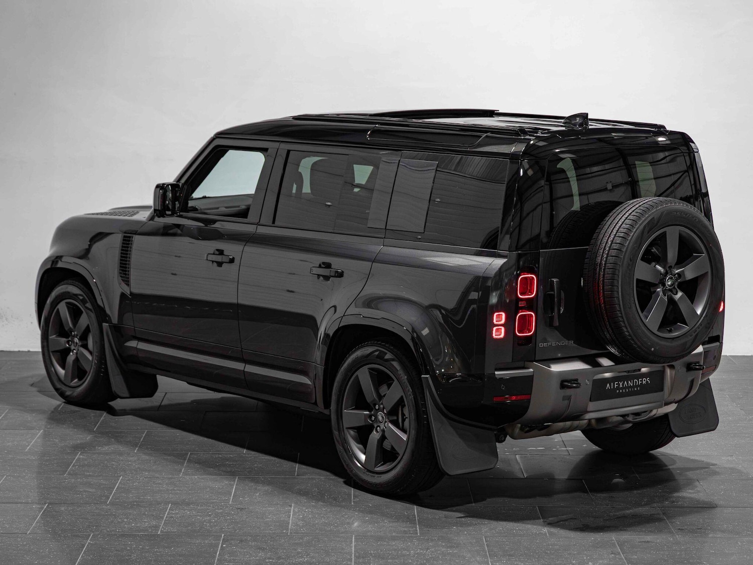 Used Land Rover Defender 110 2024 for sale - 77015284: Photo 22