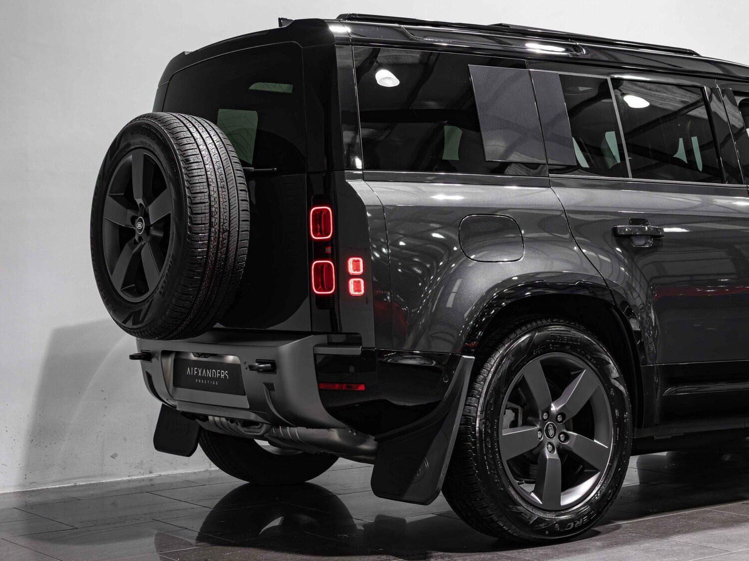 Used Land Rover Defender 110 2024 for sale - 77015284: Photo 24