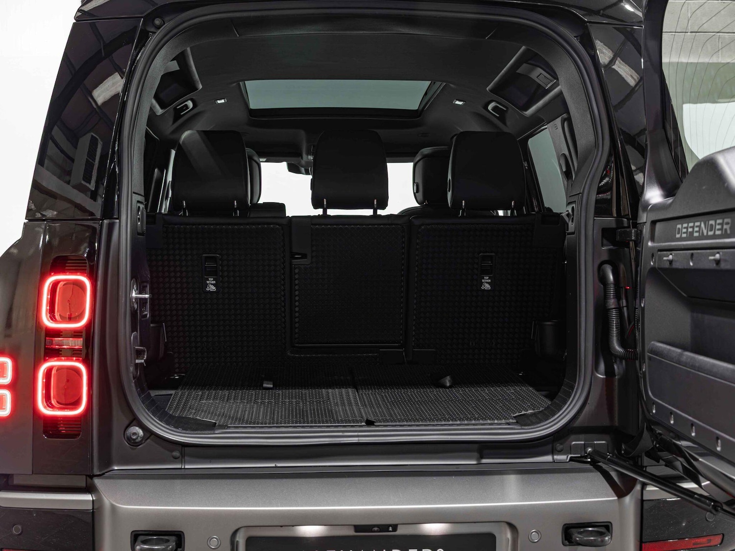 Used Land Rover Defender 110 2024 for sale - 77015284: Photo 26