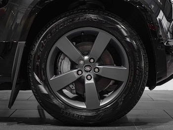 Used Land Rover Defender 110 2024 for sale - 77015284: Photo