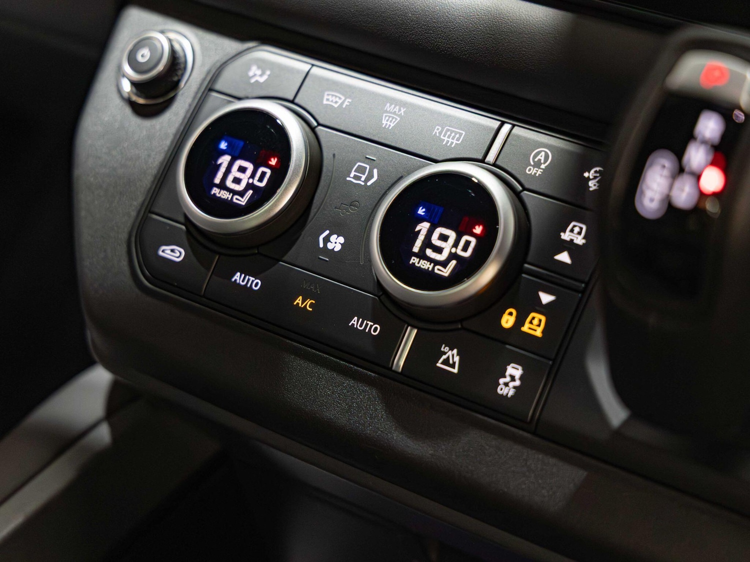 Used Land Rover Defender 110 for sale - 76727180: Photo 11