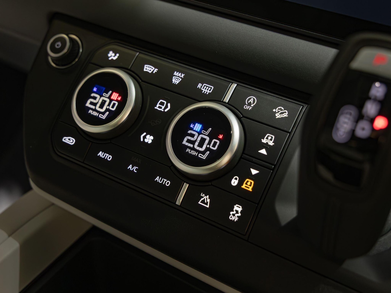 Used Land Rover Defender 110 2026 for sale - 77723135: Photo 16