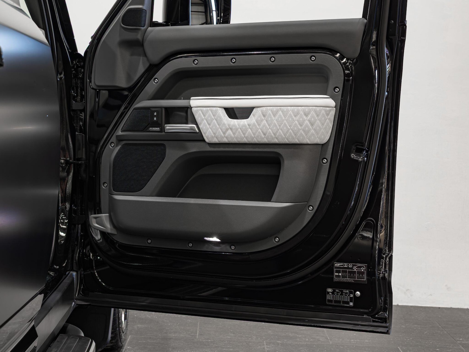 Used Land Rover Defender 110 2026 for sale - 77723135: Photo 21