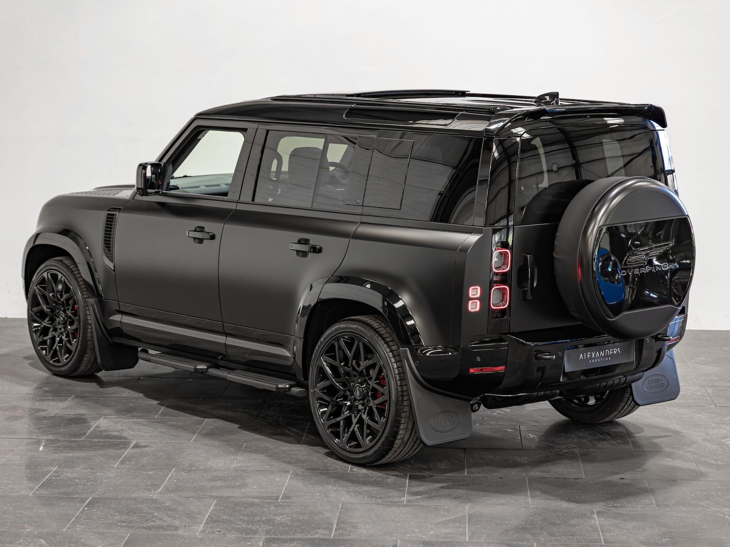 Used Land Rover Defender 110 2026 for sale - 77723135: Photo 28