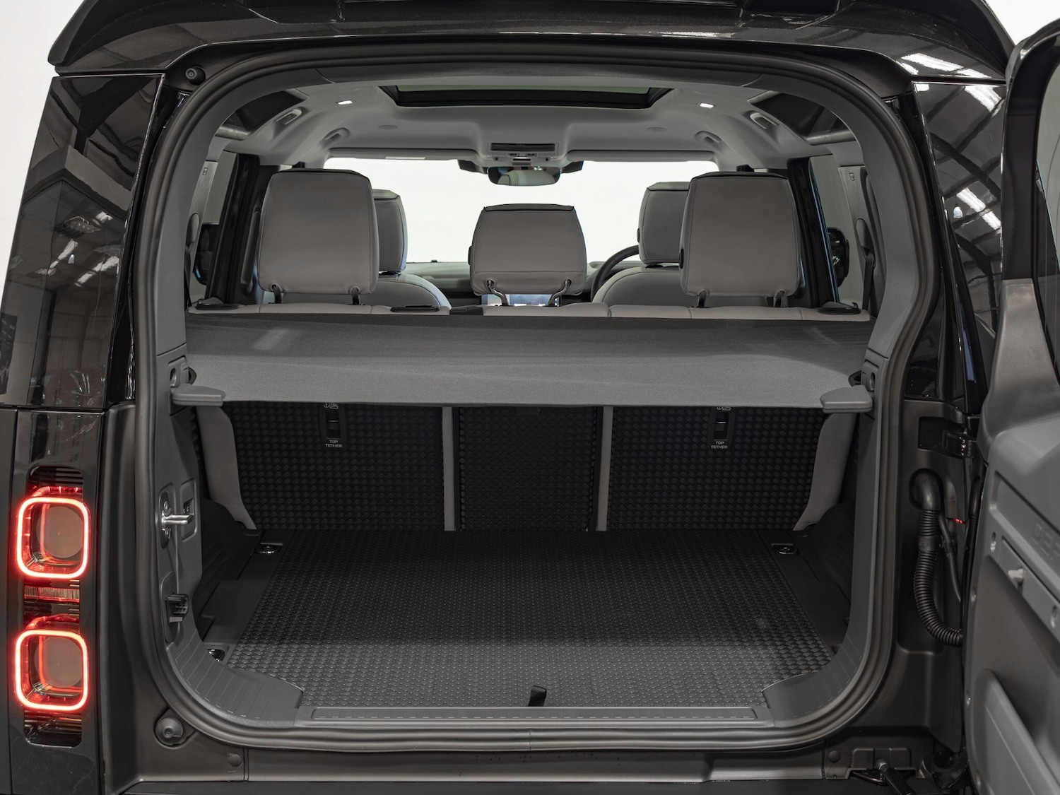 Used Land Rover Defender 110 2026 for sale - 77723135: Photo 32