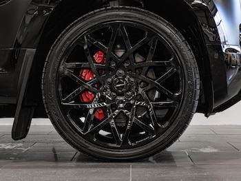 Used Land Rover Defender 110 2026 for sale - 77723135: Photo