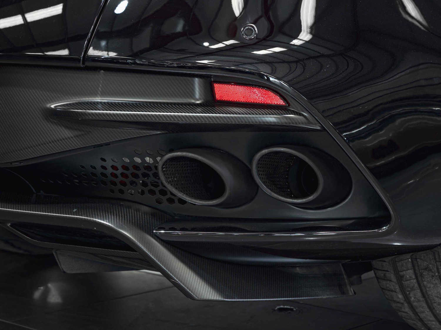 Used Aston Martin DBS for sale - 77993770: Photo 8