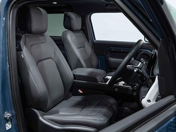 Used Land Rover Defender 90 2025 for sale - 77050088: Photo