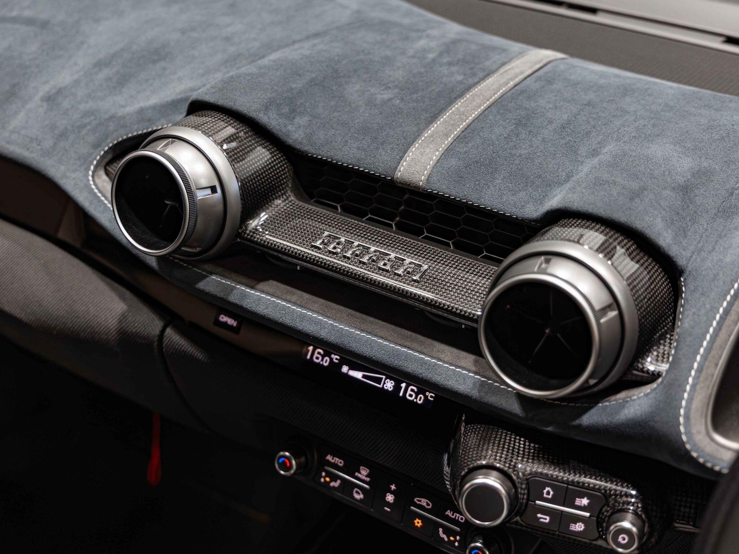 Used Ferrari 812 Competizione 2023 for sale - 76409022: Photo 16