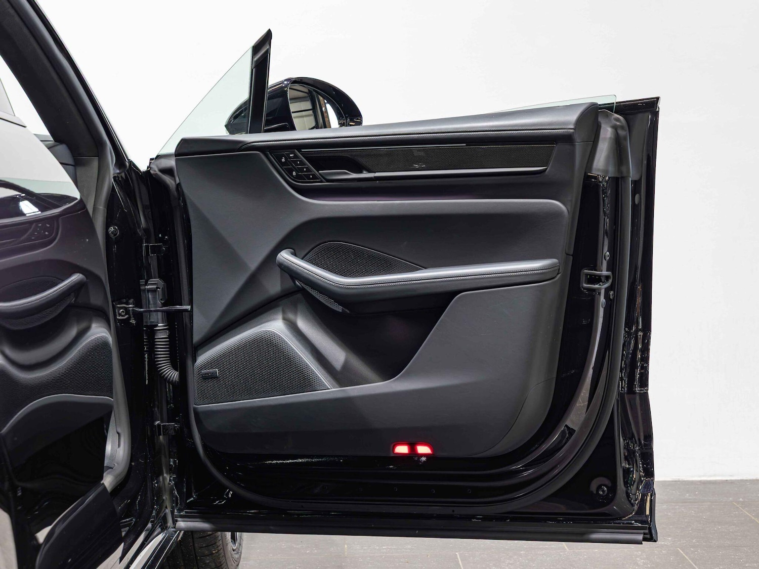 Used Porsche Macan 2025 for sale - 77343817: Photo 21