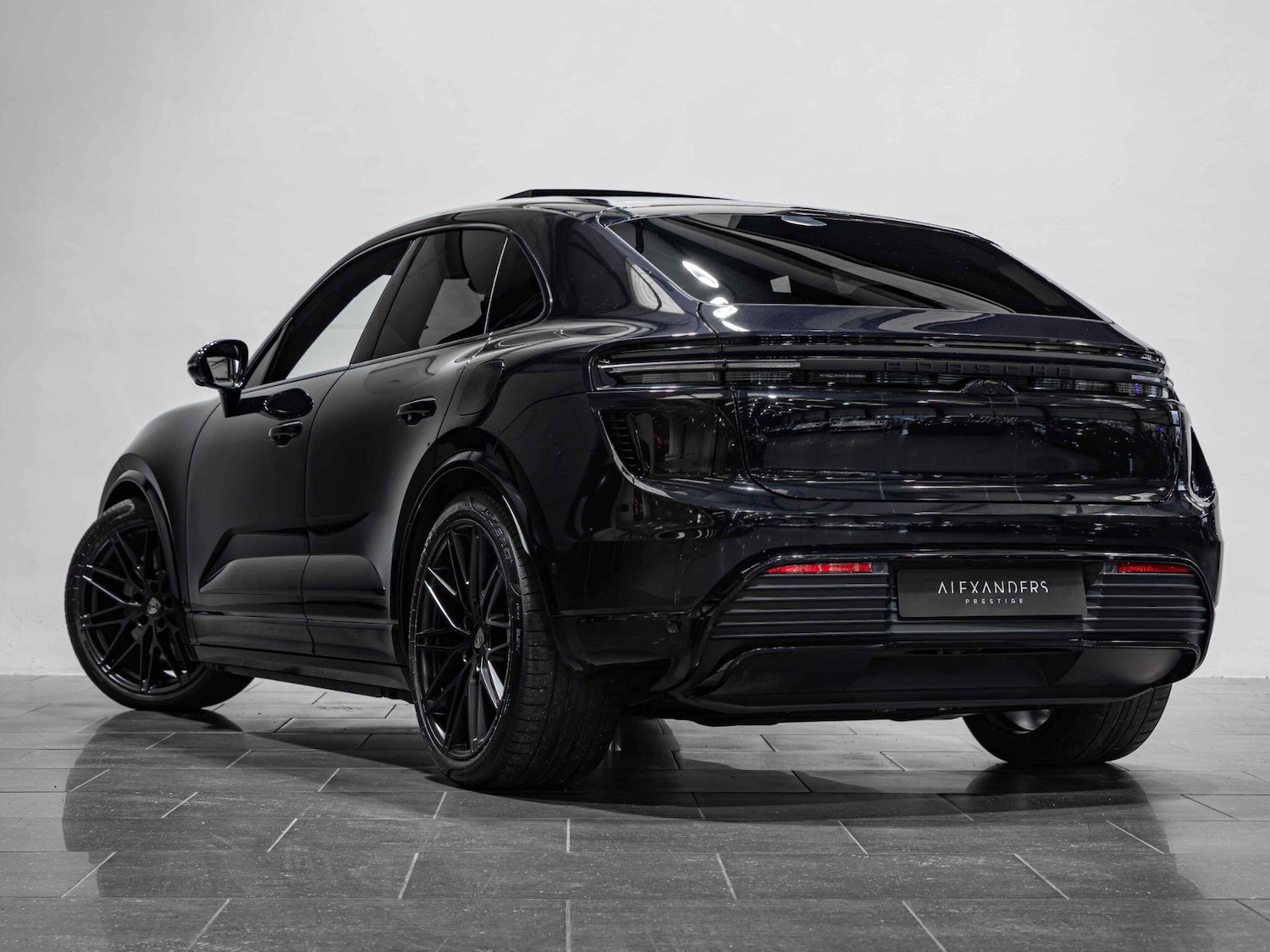 Used Porsche Macan 2025 for sale - 77343817: Photo 27