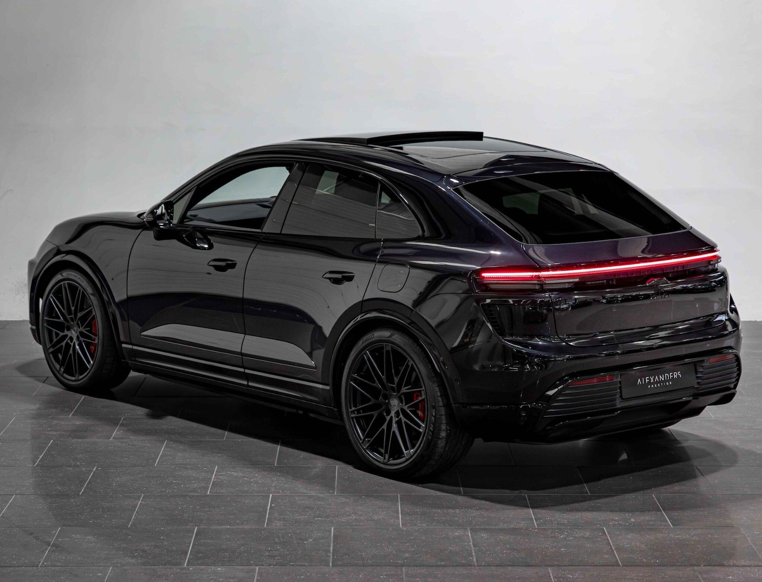 Used Porsche Macan 2025 for sale - 77343817: Photo 6