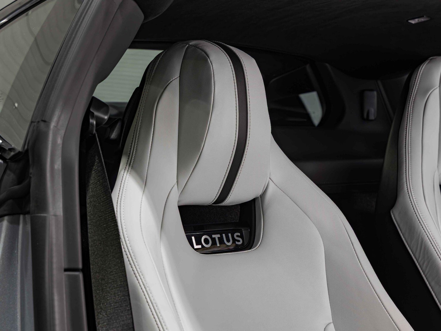 Used Lotus Emira 2025 for sale - 76801450: Photo 2