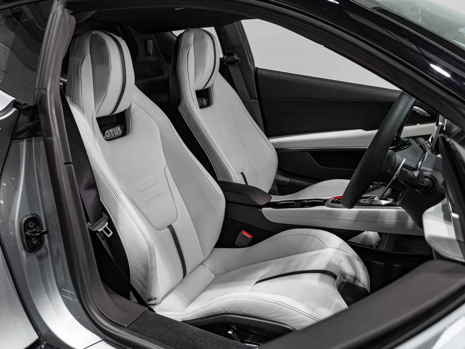 Used Lotus Emira 2025 for sale - 76801450: Photo 6