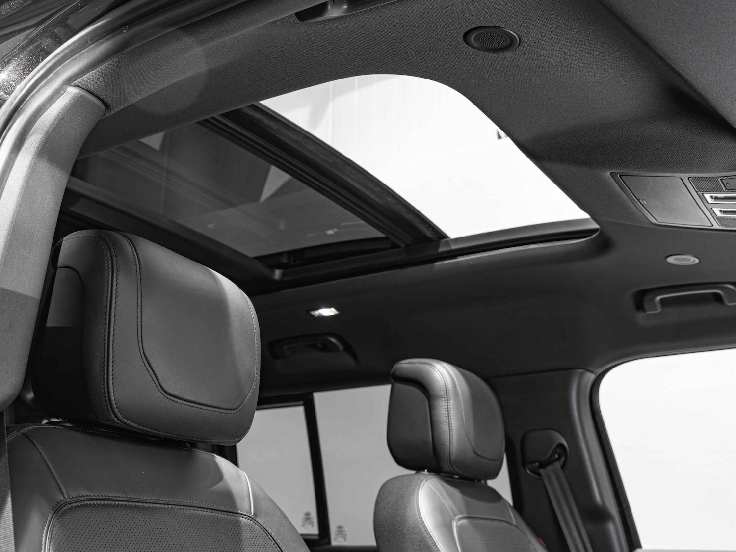 Used Land Rover Defender 2020 for sale - 77074013: Photo 3