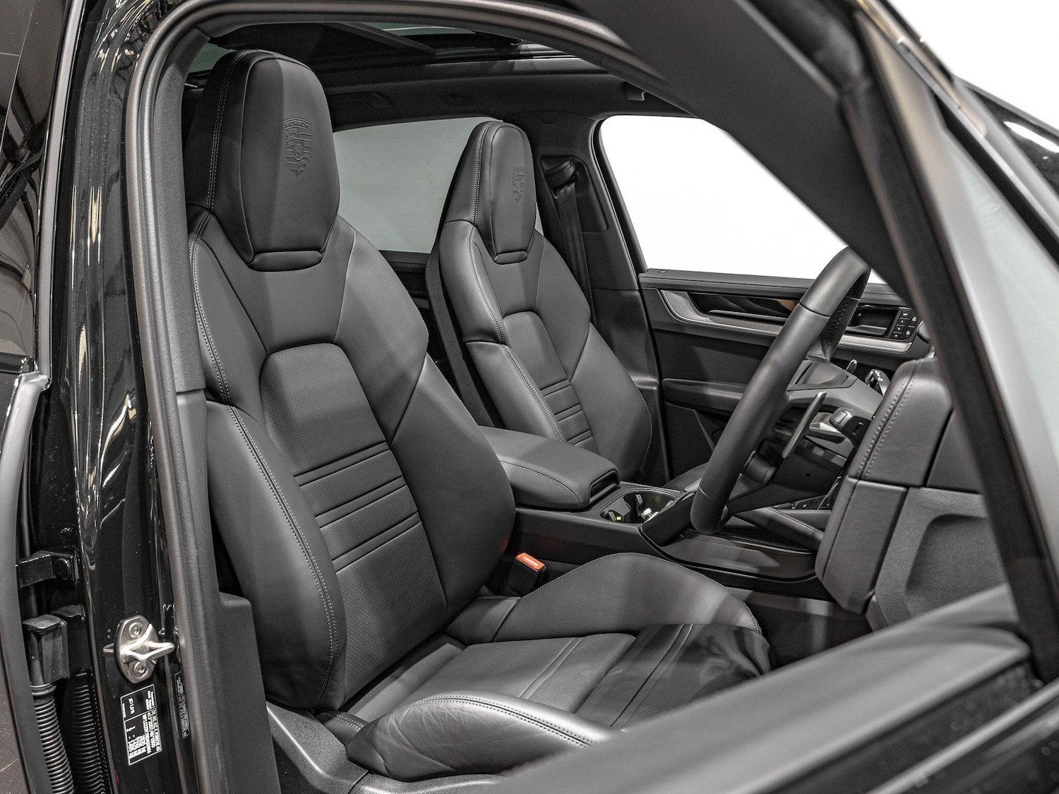 Used Porsche Cayenne 2023 for sale - 77525125: Photo 2